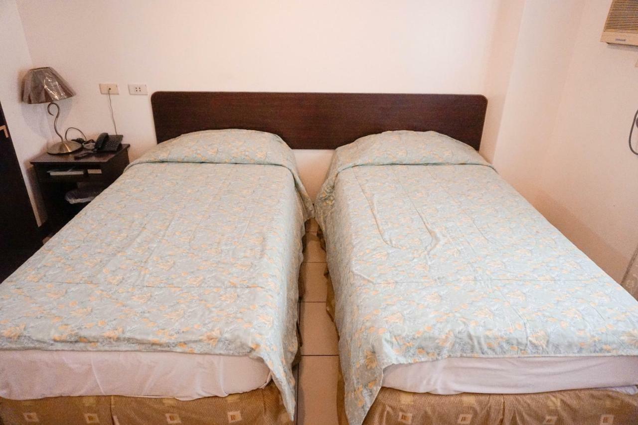 Crowne Garden Hotel Себу Экстерьер фото